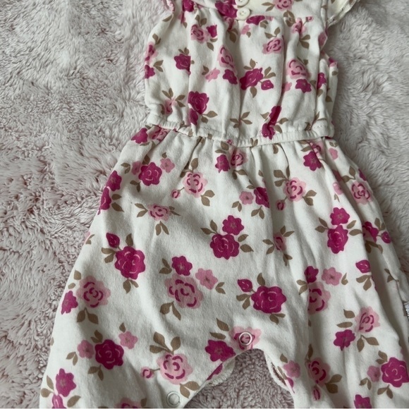 Duck Duck Goose Baby Girl 0-3 months Floral Pink White Romper Outfit with Hat - Picture 3 of 6